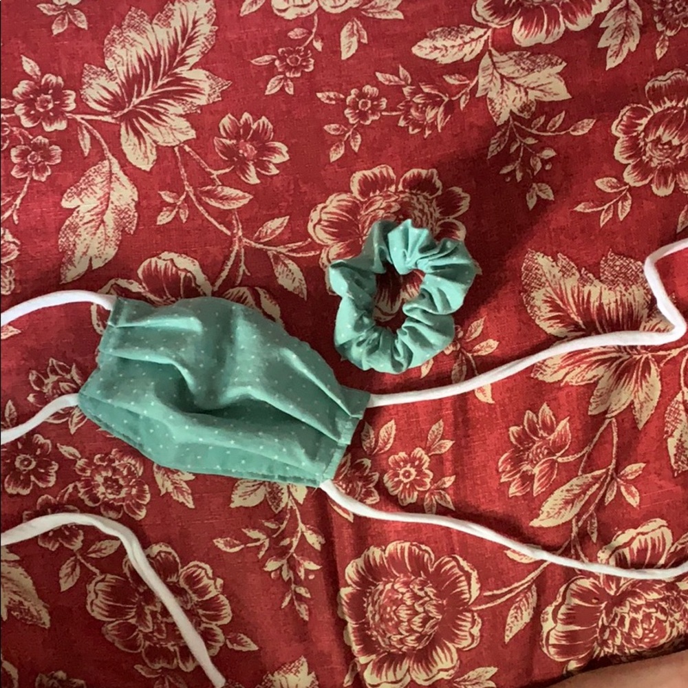 Face mask + scrunchie